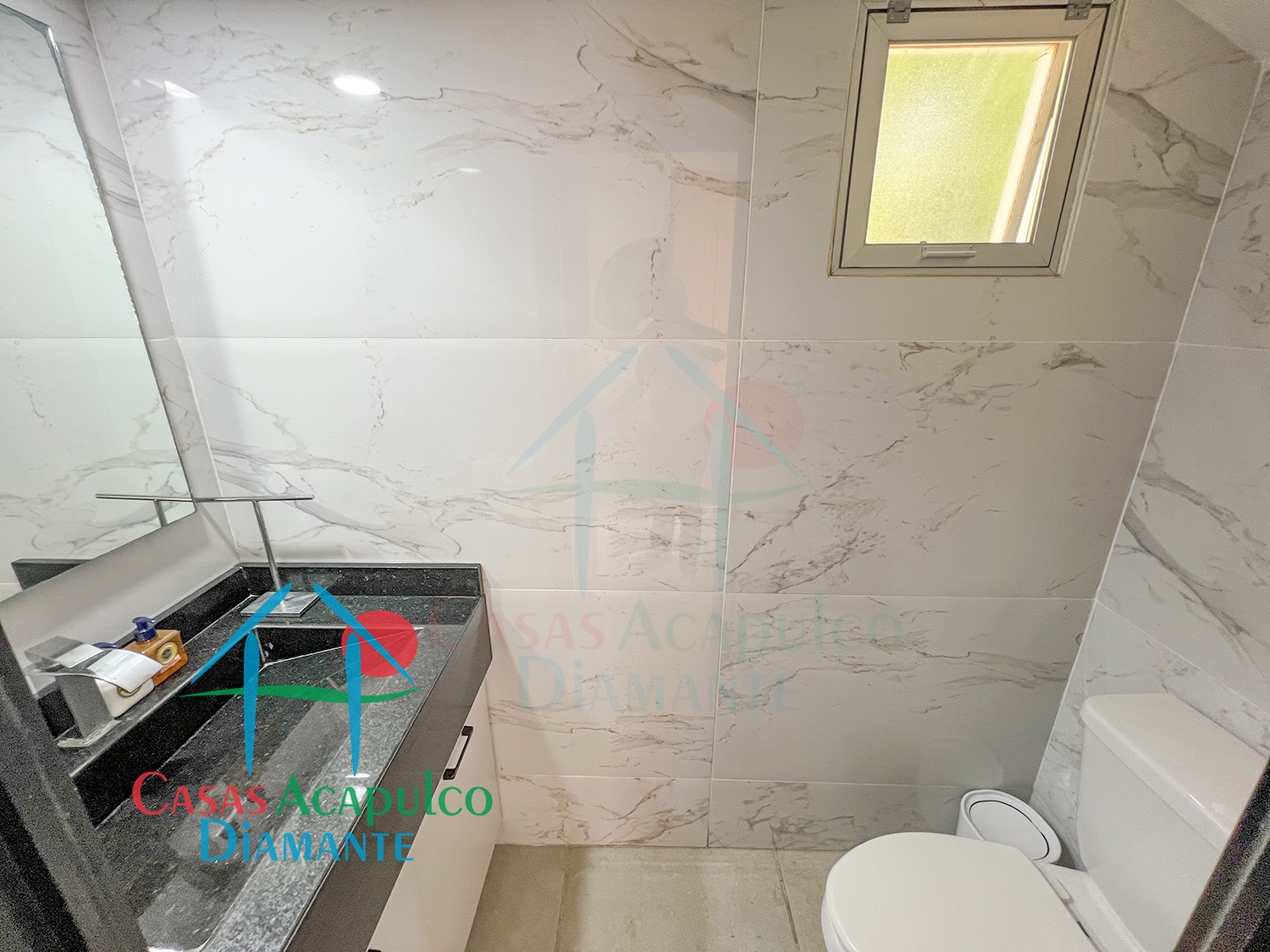 Xcaret 137 - Baño de visitas 1